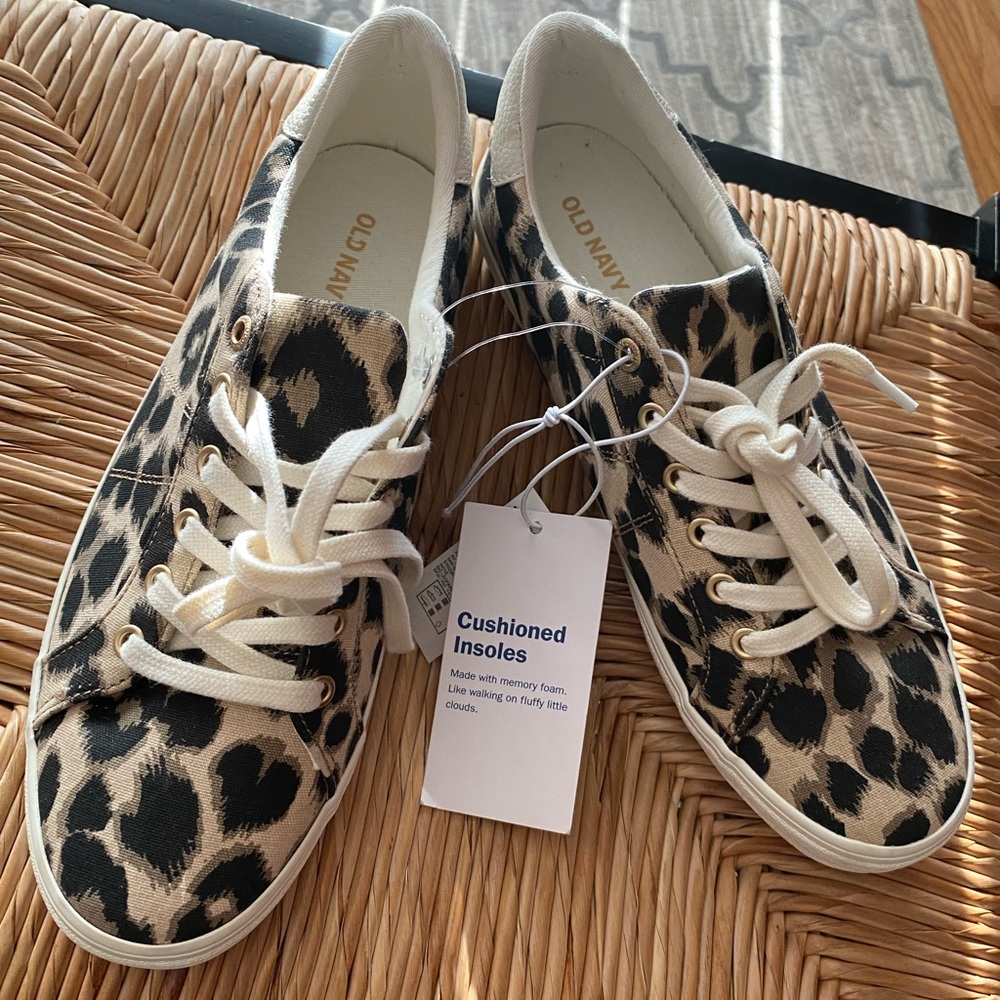 Old navy sneakers size 7
